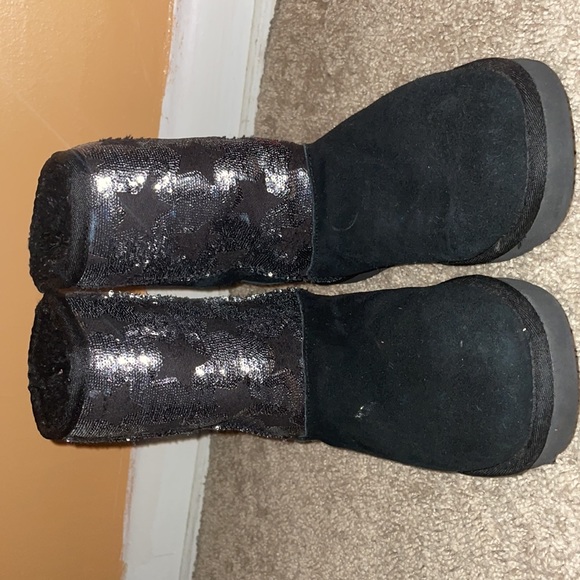 Sequin with black stars, very comfortable - Picture 2 of 5